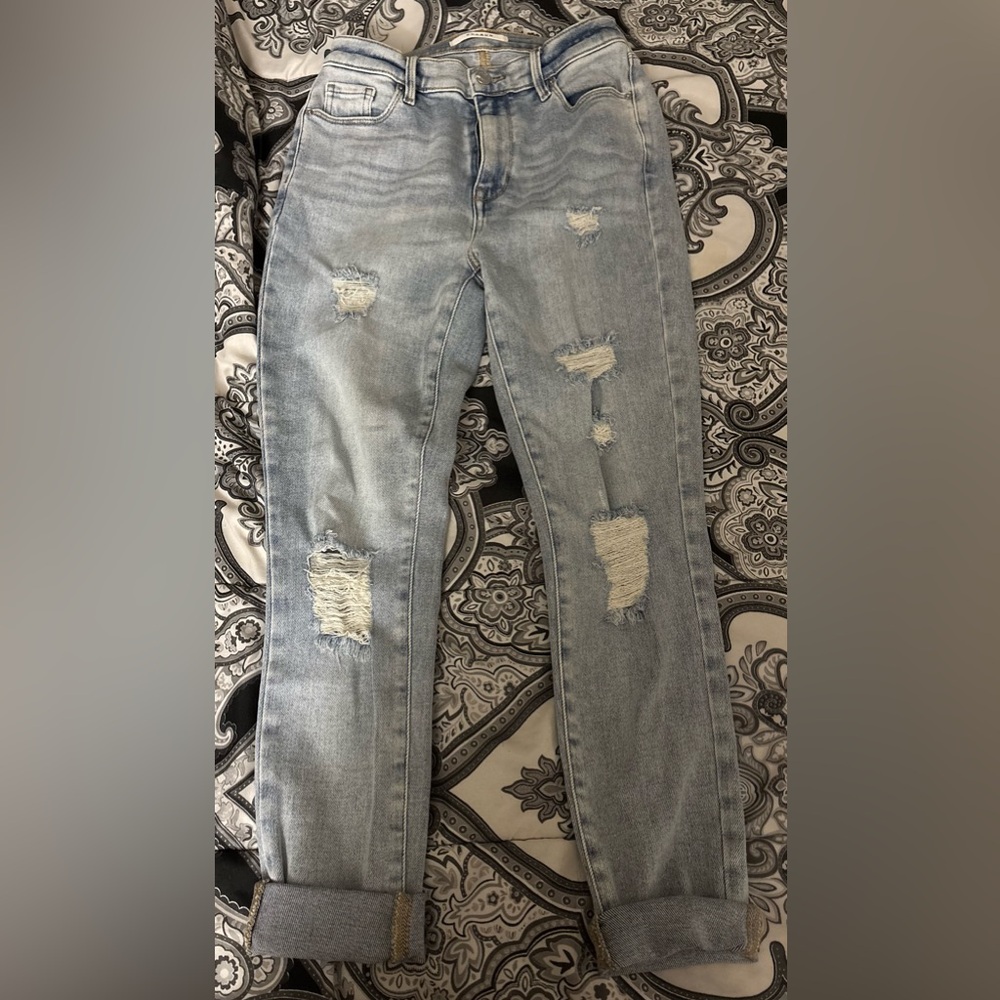 Packing Stylish Light Blue Distressed Women Jeans